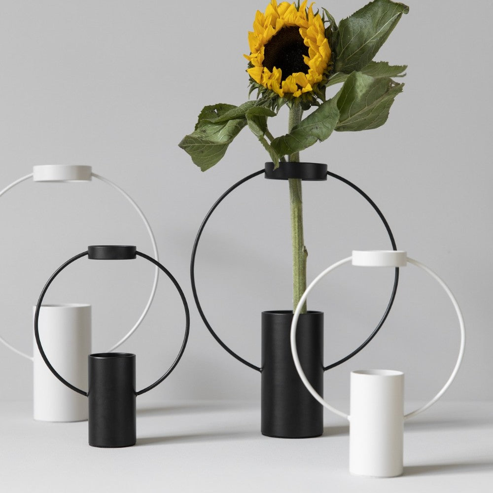 aelgmark modern black and white iron geometric vases, available in two sizes, with a circular frame.
