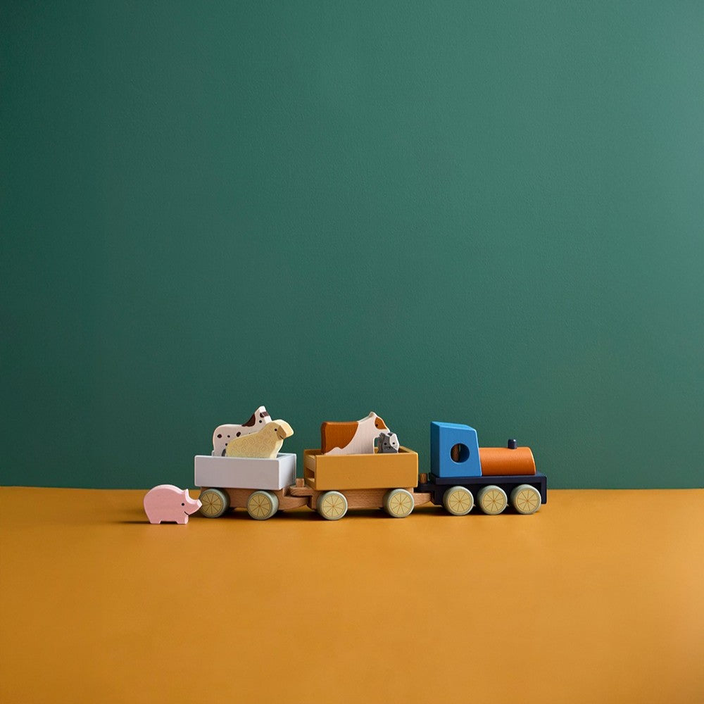 aelgmark 北歐生活選物 Kid’s Concept 木製農場動物小火車，包含五隻可愛動物與兩節貨車，適合幼兒互動遊戲。