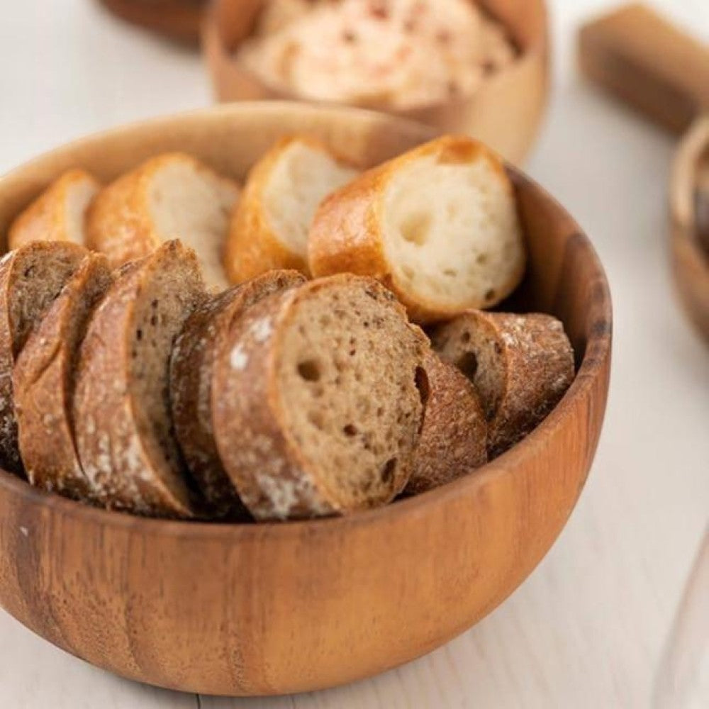 aelgmark 北歐生活選物 acacia wood serving bowl filled with sliced bread and baguettes, 1.2L capacity