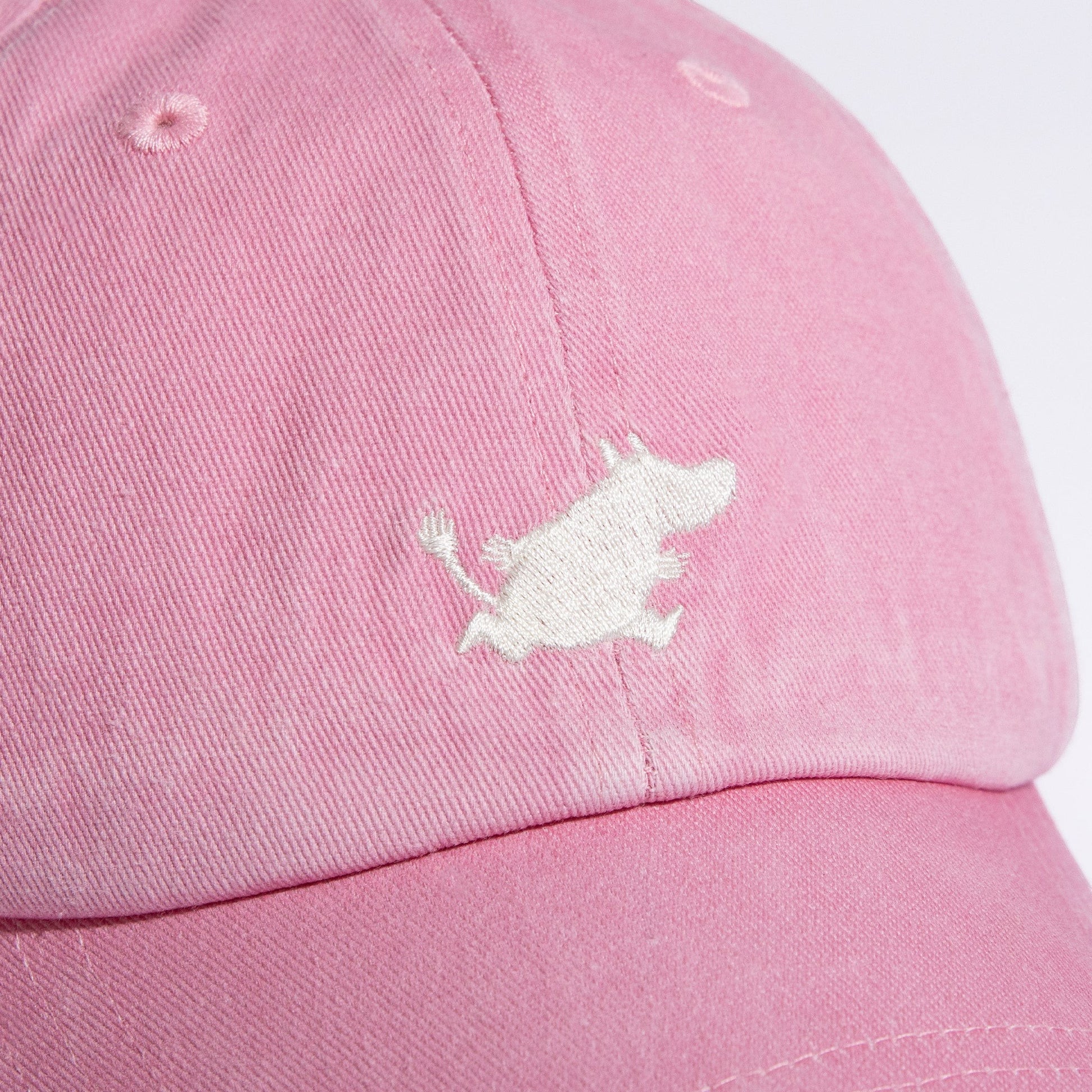 aelgmark 北歐生活選物粉色姆明刺繡純棉老帽，細緻白色姆明圖案展現北歐簡約風格