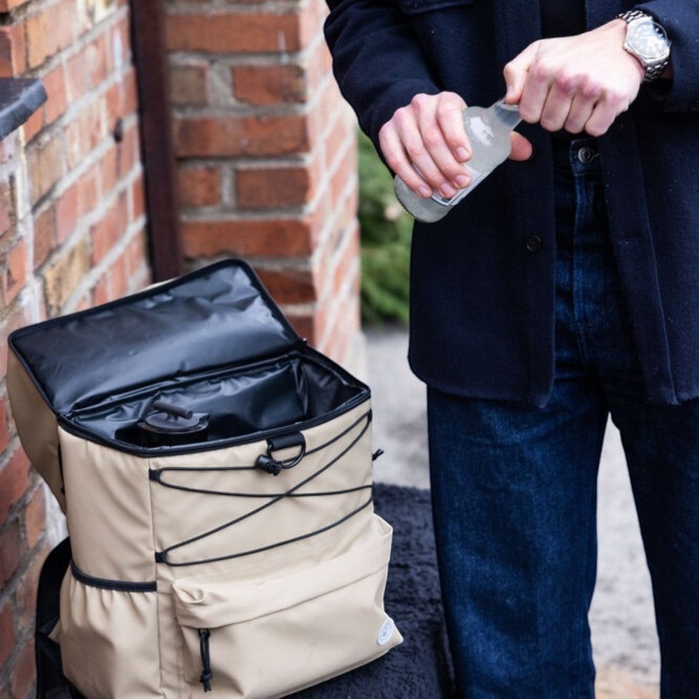aelgmark Vide insulated backpack in beige, featuring a double-layer design, 21L capacity, and bungee cord accents.