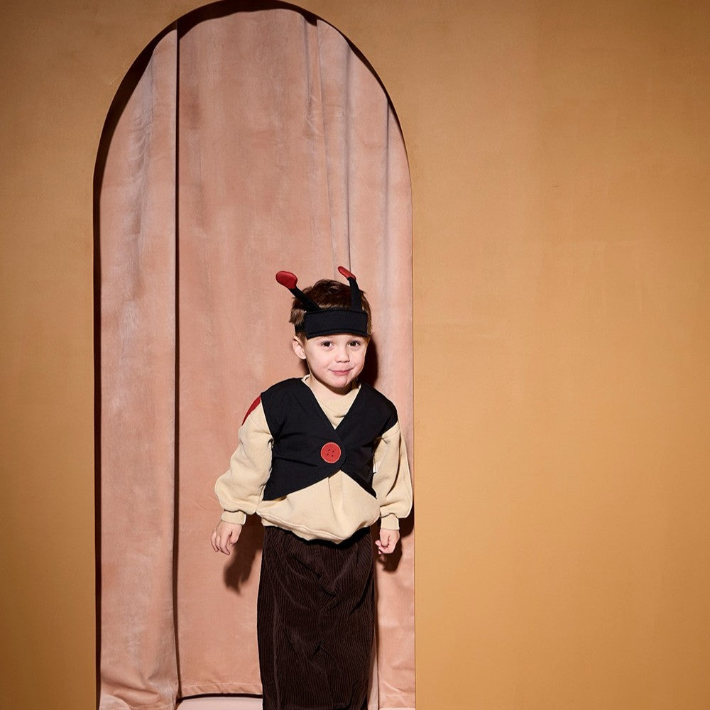 aelgmark 北歐生活選物 兒童瓢蟲角色扮演服裝，包含觸角頭帶、黑色背心與米色長袖上衣，適合遊戲與派對。