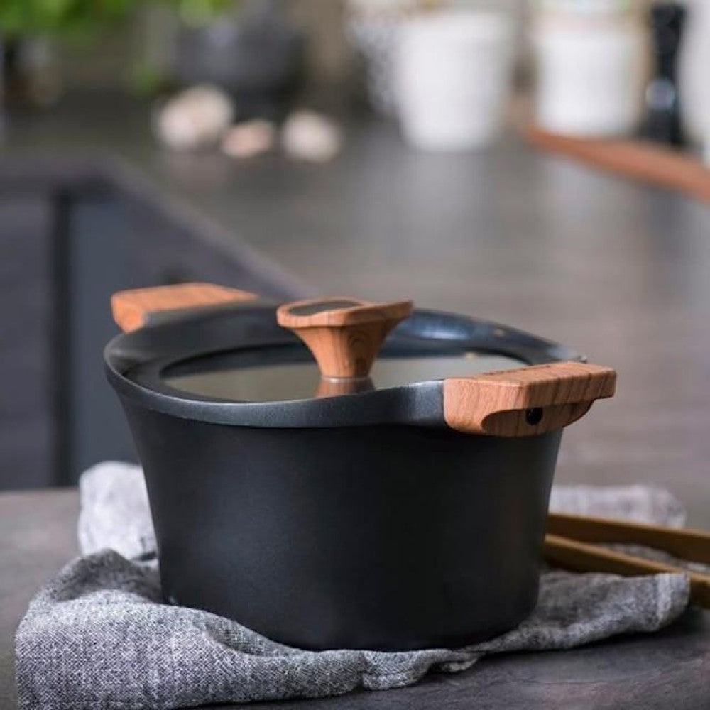 aelgmark北歐生活選物 black cast aluminum stock pot with glass lid and wooden handles, 3L capacity