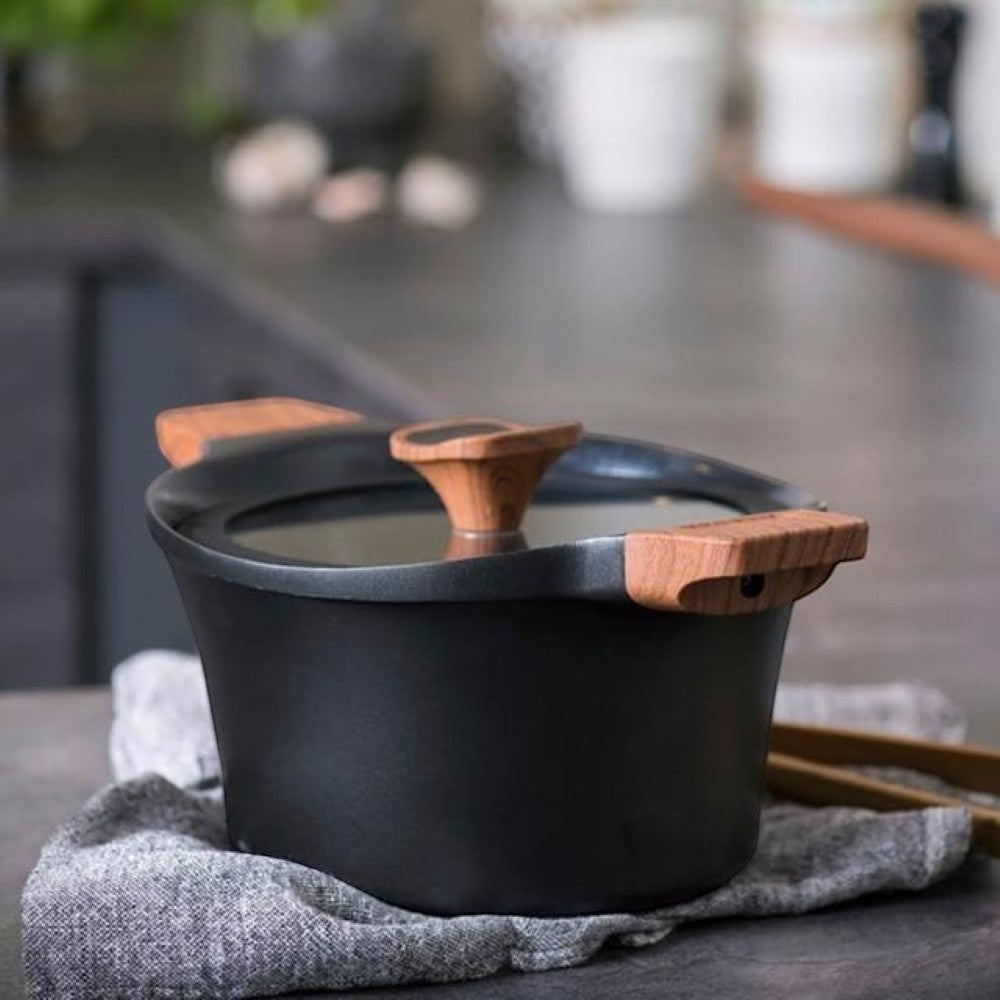 aelgmark北歐生活選物 black cast aluminum stock pot with glass lid and wooden handles, 3L capacity