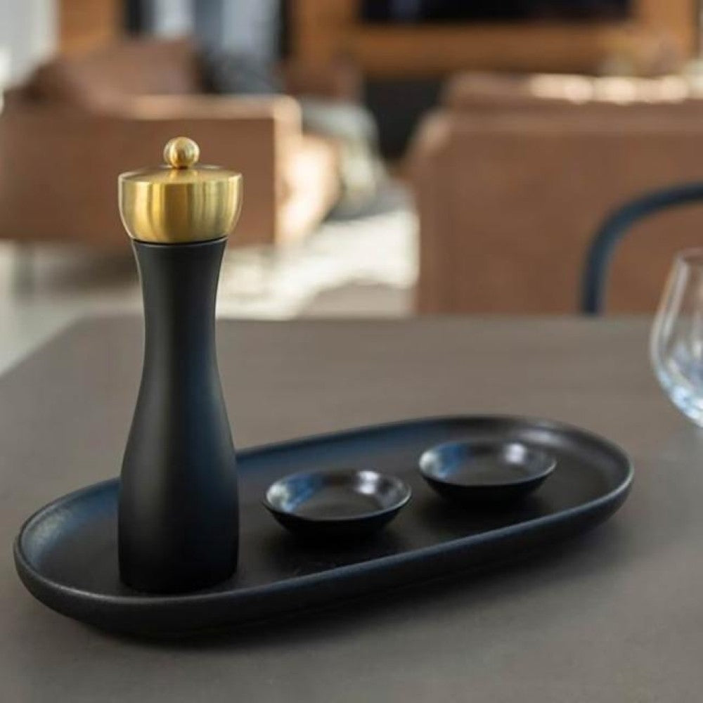 aelgmark北歐生活選物 matte black spice grinder with gold lid, ideal for pepper, sea salt, and herbs.