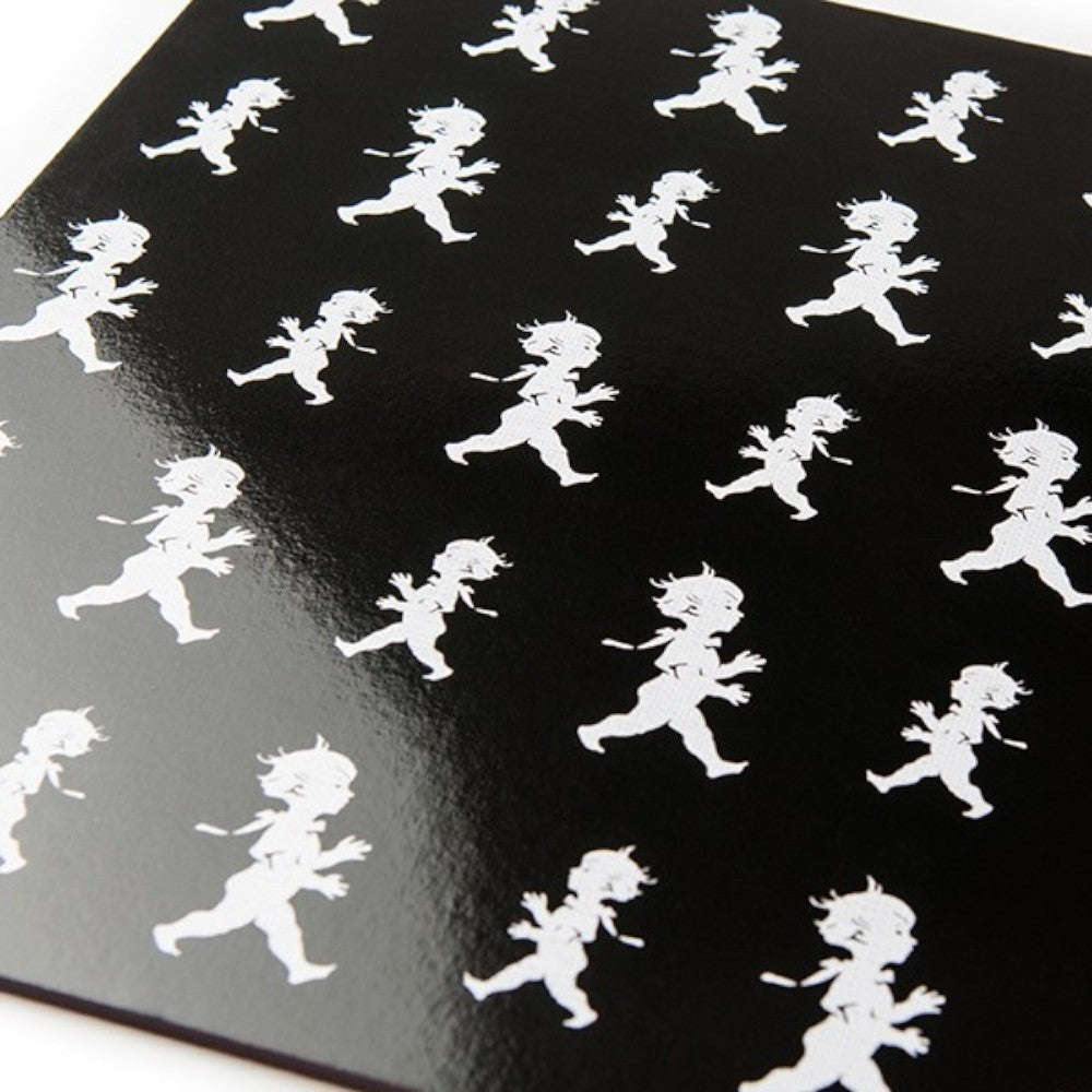 aelgmark black placemat set with white running boy pattern, made of durable material.