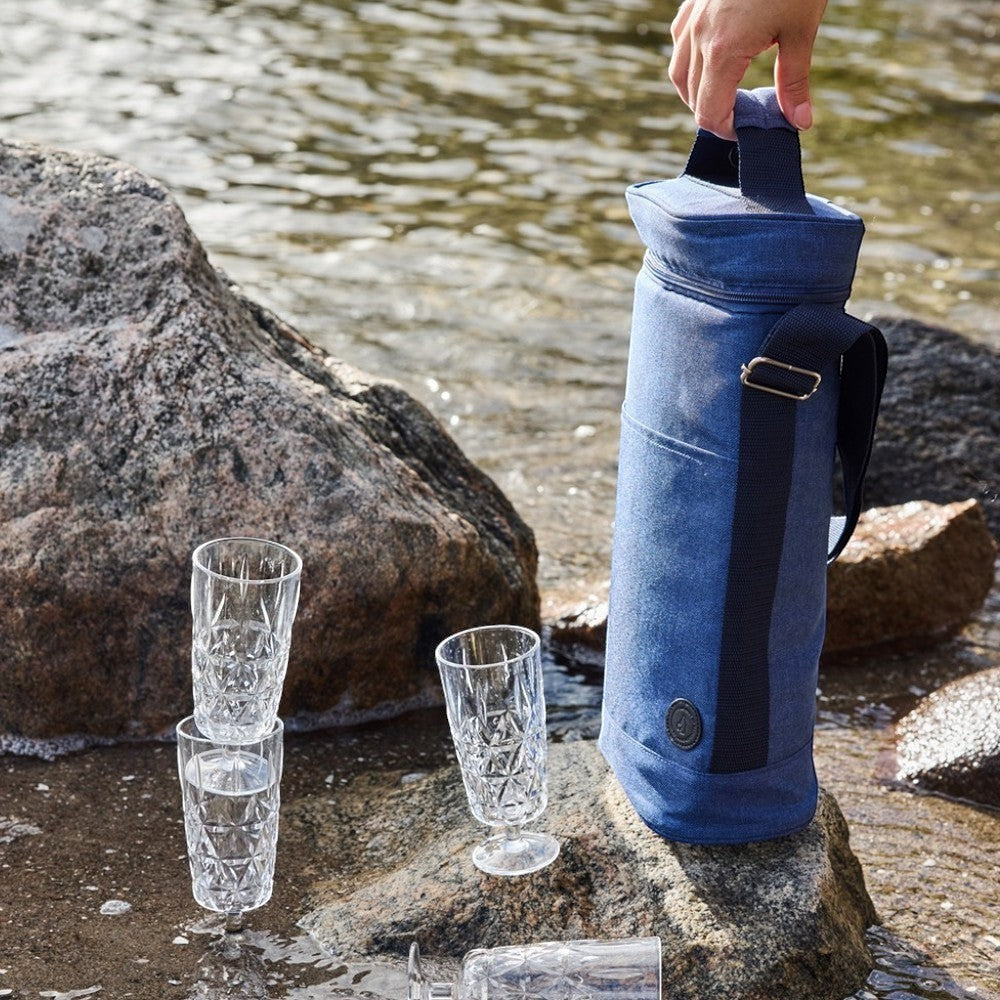 aelgmark blue recycled rPET insulated bottle bag with adjustable strap and handle, perfect for outdoor picnics.