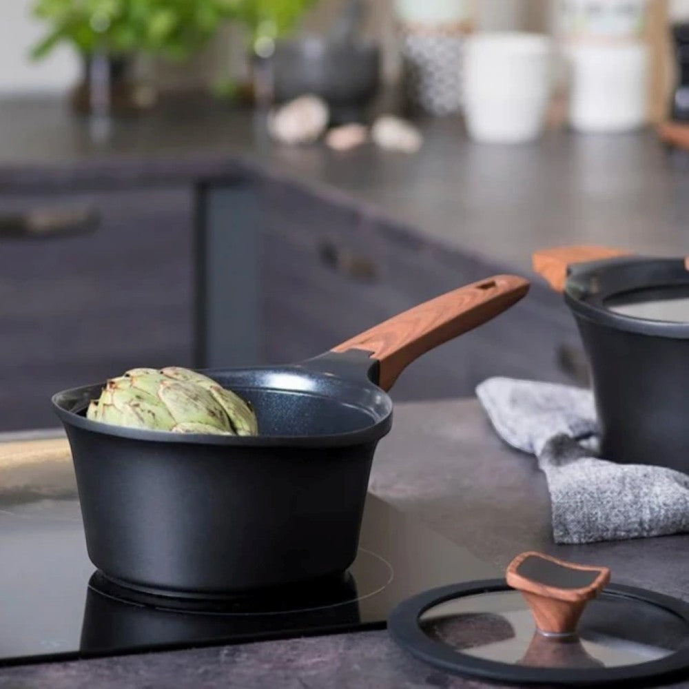 aelgmark black cast aluminum saucepan with wooden handle and glass lid, 1.96L, 20cm, suitable for all stovetops.