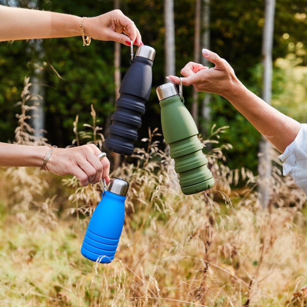 aelgmark Stig collapsible silicone water bottle in blue, black, and green. Features a carabiner clip and expandable design.