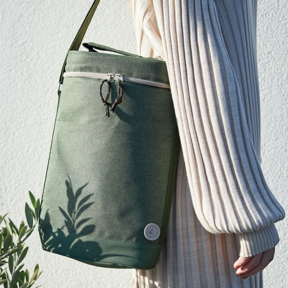 aelgmark green rpet insulated tote bag with adjustable strap and zip closure, perfect for picnics and outdoor activities.