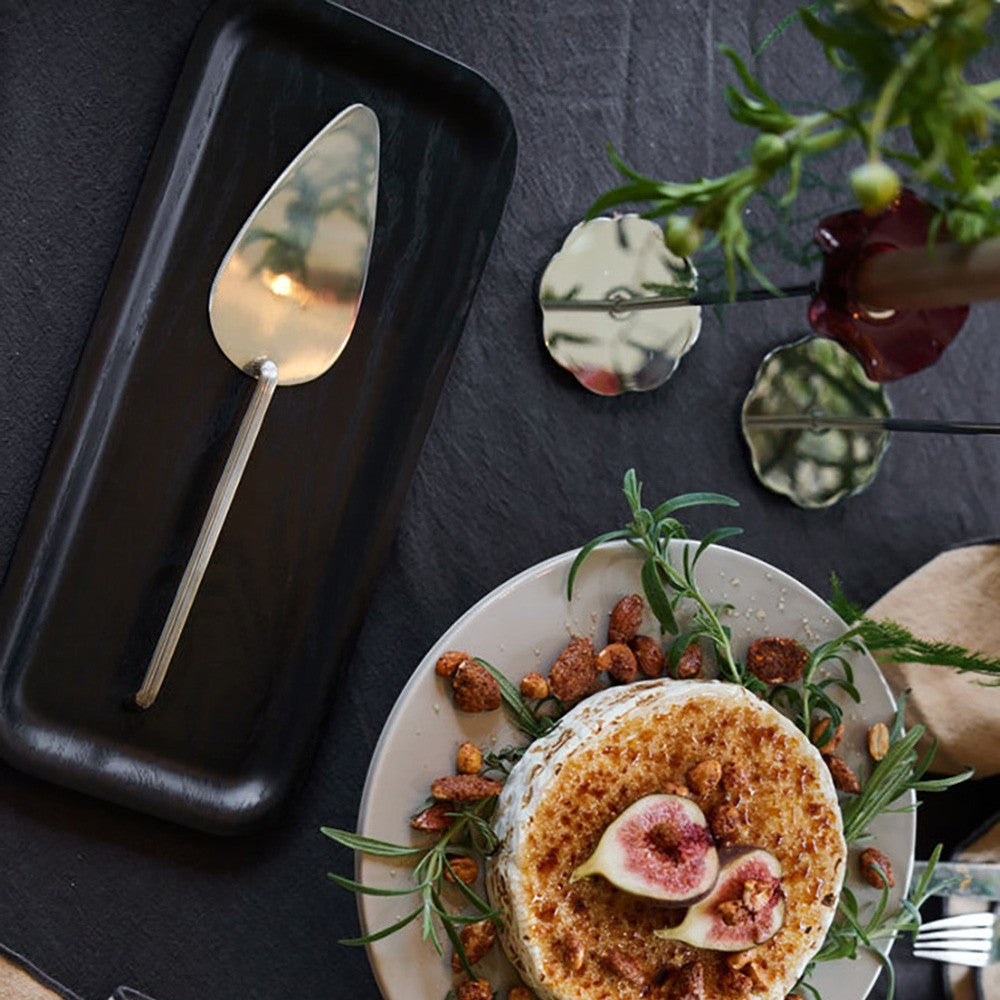 aelgmark Hanna matte black rectangular wood serving tray with a silver cake server.