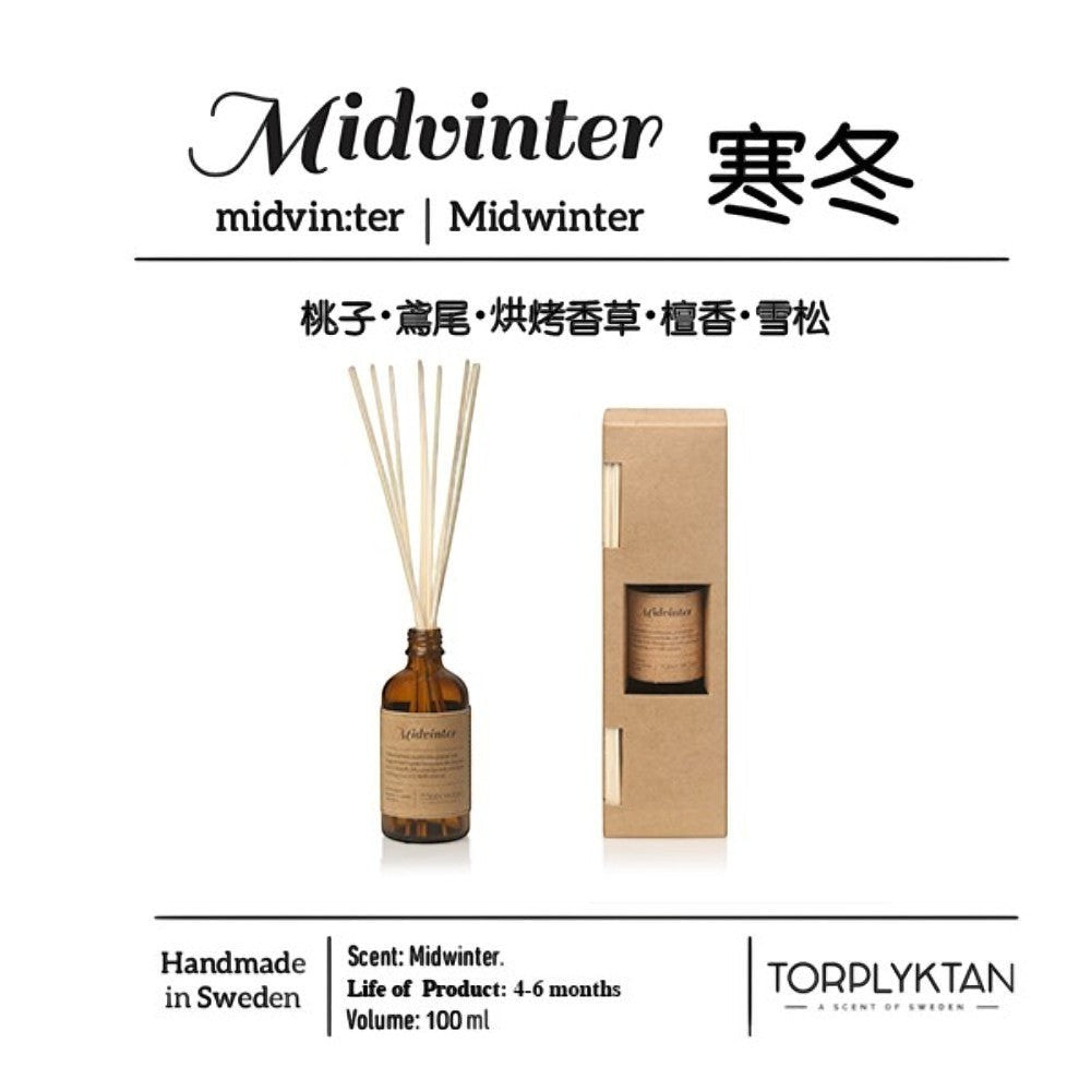 aelgmark Midwinter diffuser with sandalwood, vanilla, and cedarwood scent. 100ml glass bottle with reeds.