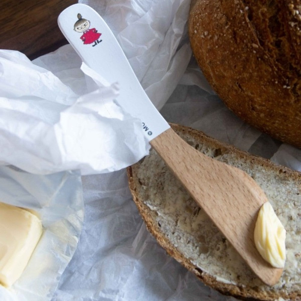 aelgmark Moomin white butter spreader with wooden handle, featuring a Moomin character illustration.