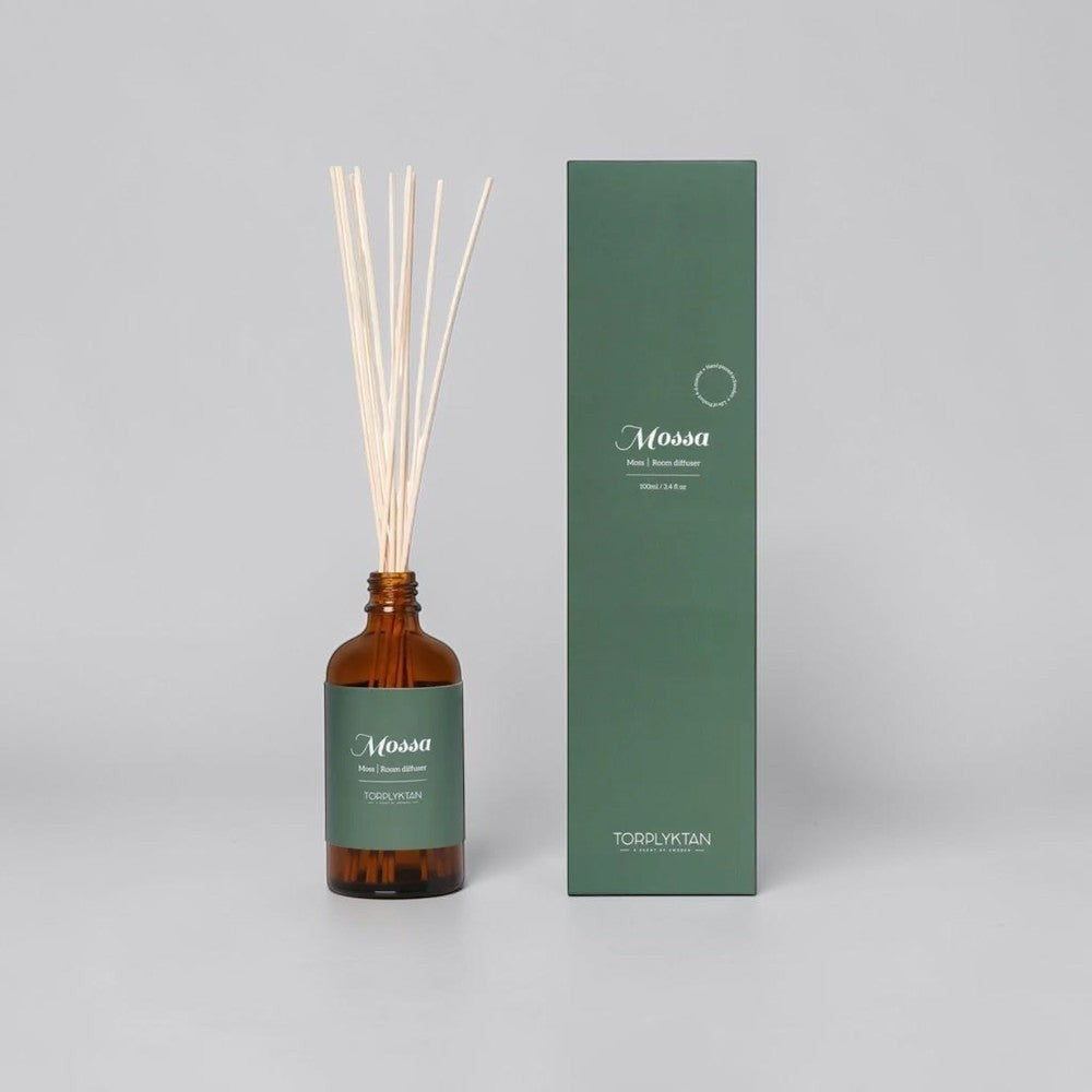 aelgmark Mossa moss scented reed diffuser in amber glass bottle with green packaging, 100ml
