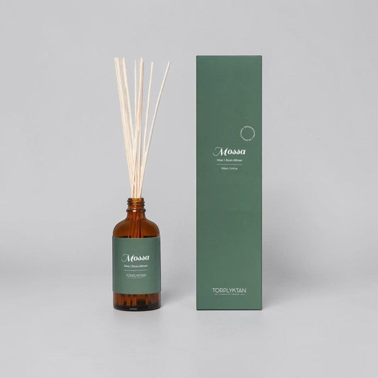 aelgmark Mossa moss scented reed diffuser in amber glass bottle with green packaging, 100ml