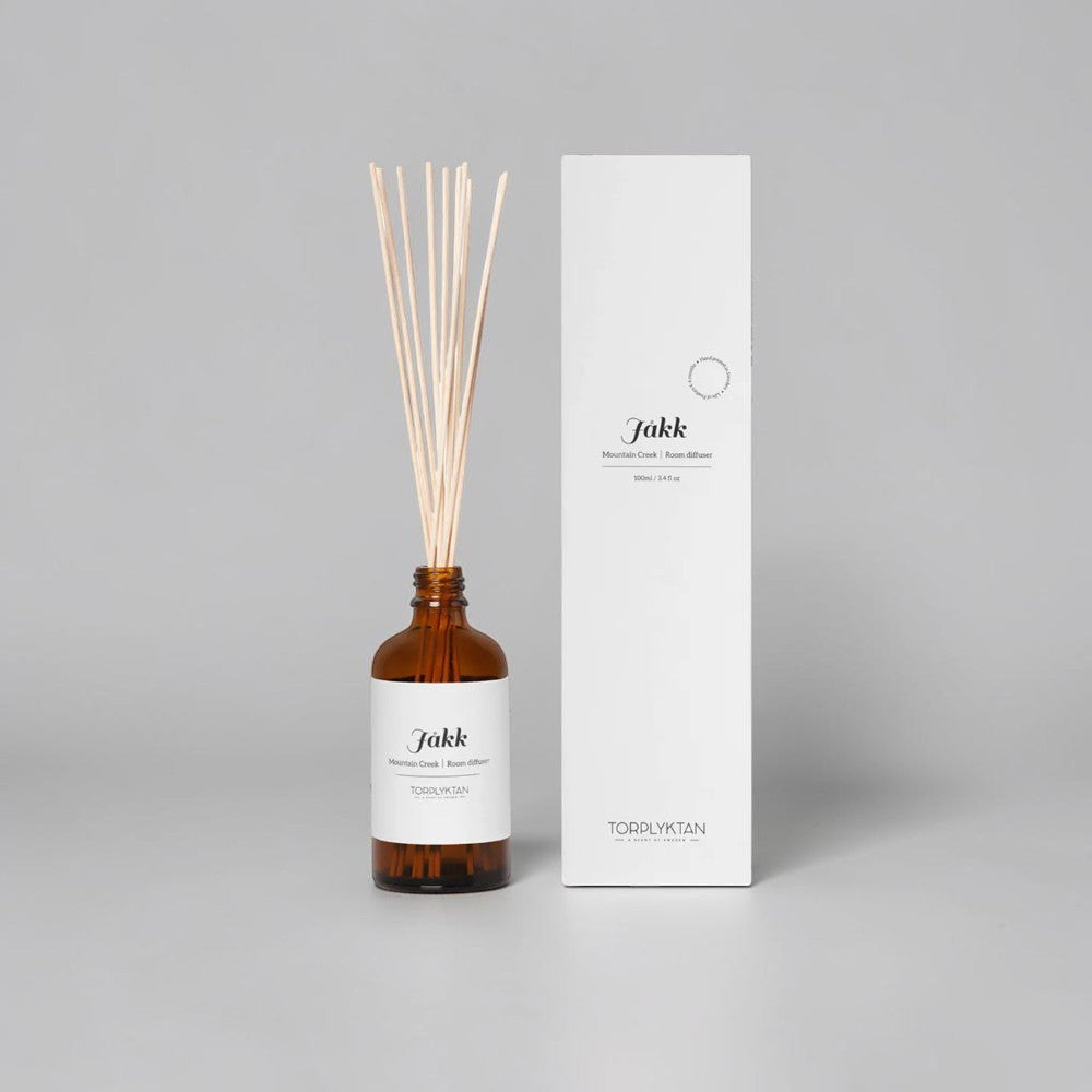 aelgmark Mountain Creek room diffuser with 100ml amber glass bottle and natural reeds. Scent notes: watercress, dill, musk, iris.