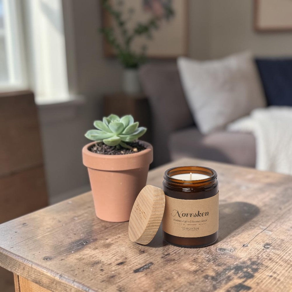 aelgmark Northern Lights scented candle in amber glass jar with wooden lid, soy wax, 150g.