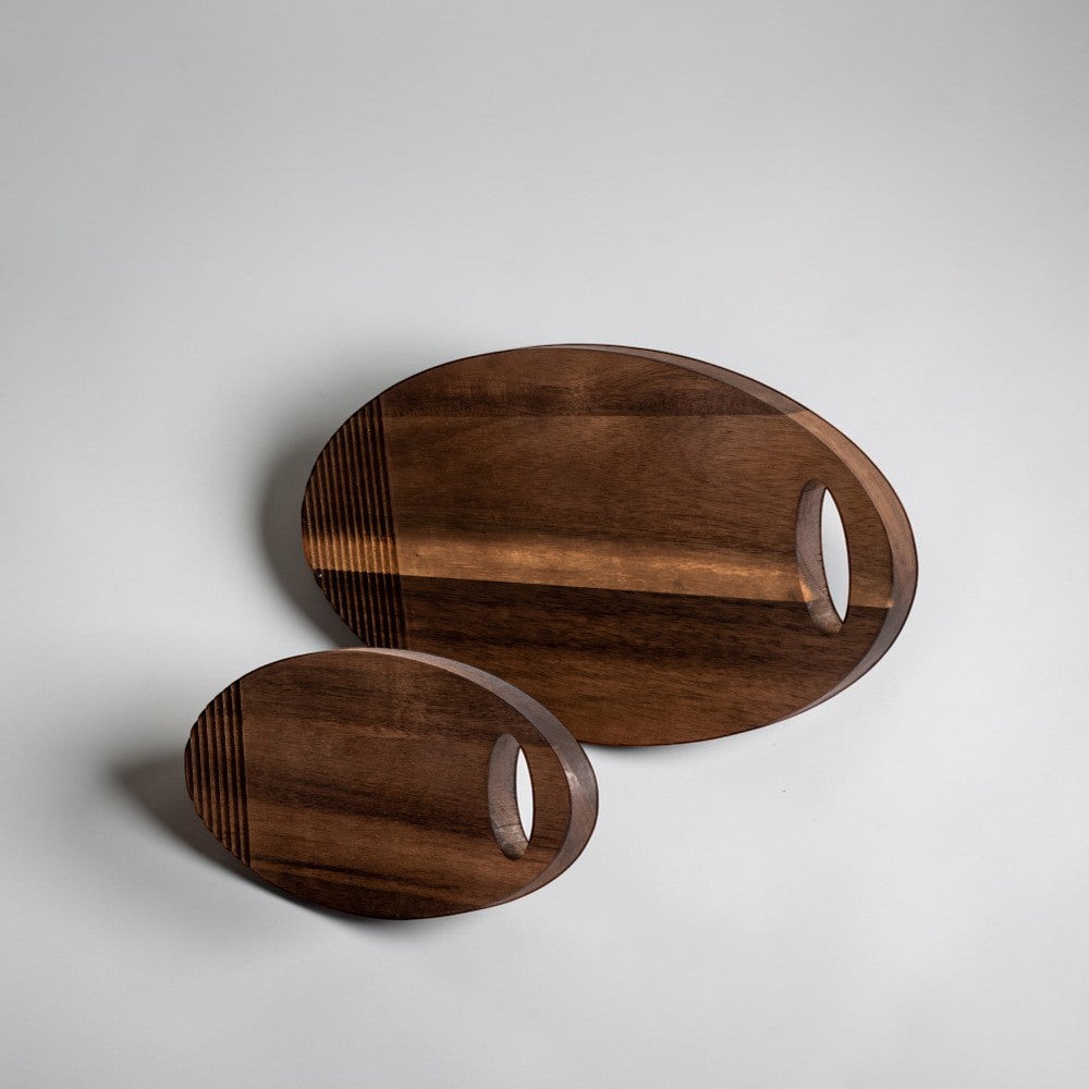 aelgmark 북유럽 생활 선별 Ante oval acacia wood serving board with handle, dark brown, grooved detail