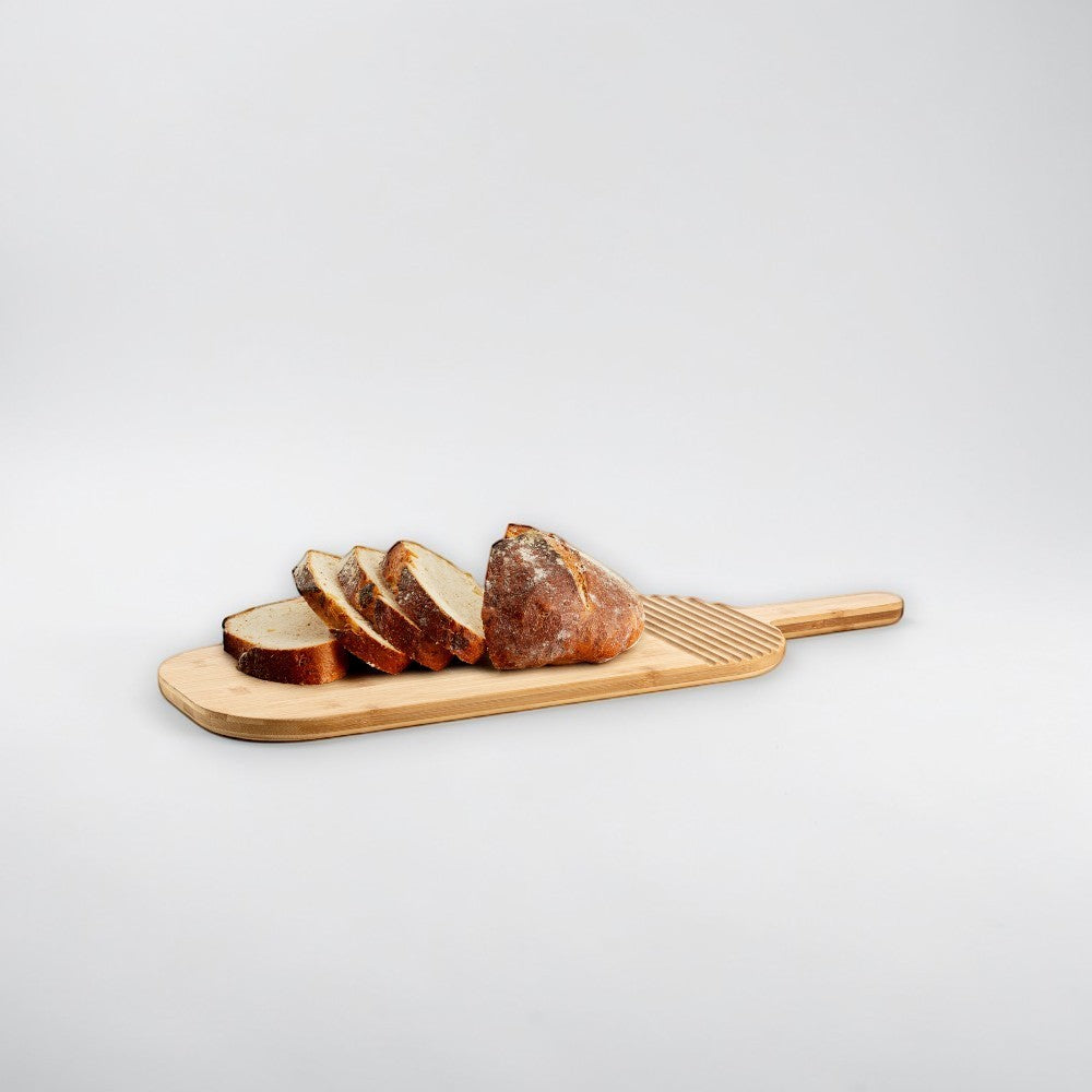 aelgmark北歐生活選物 oval bamboo bread board with grooved handle and sliced bread