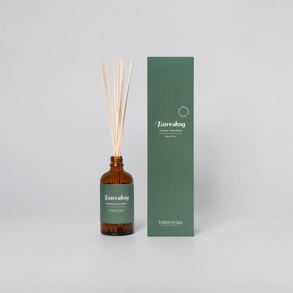 aelgmark Northern Woods Pine Forest room diffuser with amber glass bottle and reeds, 100ml.