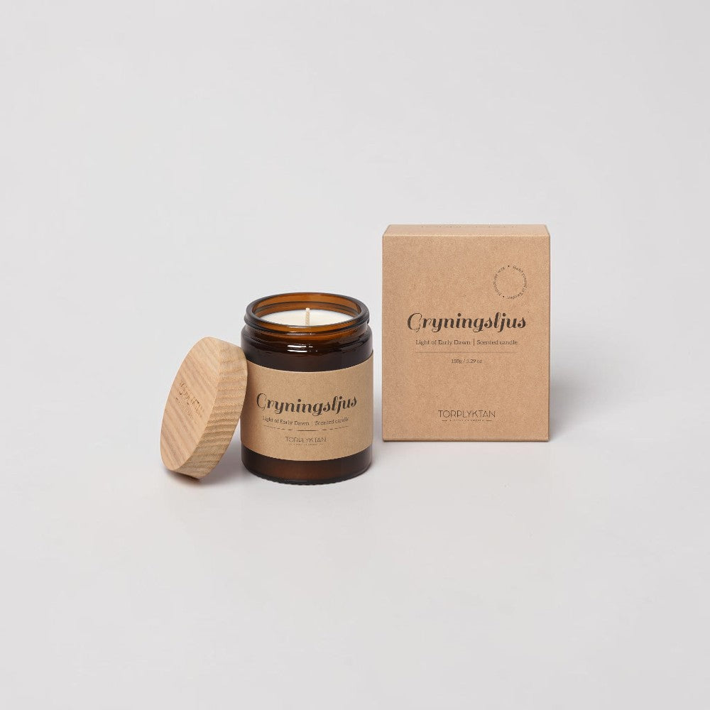 aelgmark amber glass scented candle with wooden lid, 'Light of Early Dawn' scent, 150g