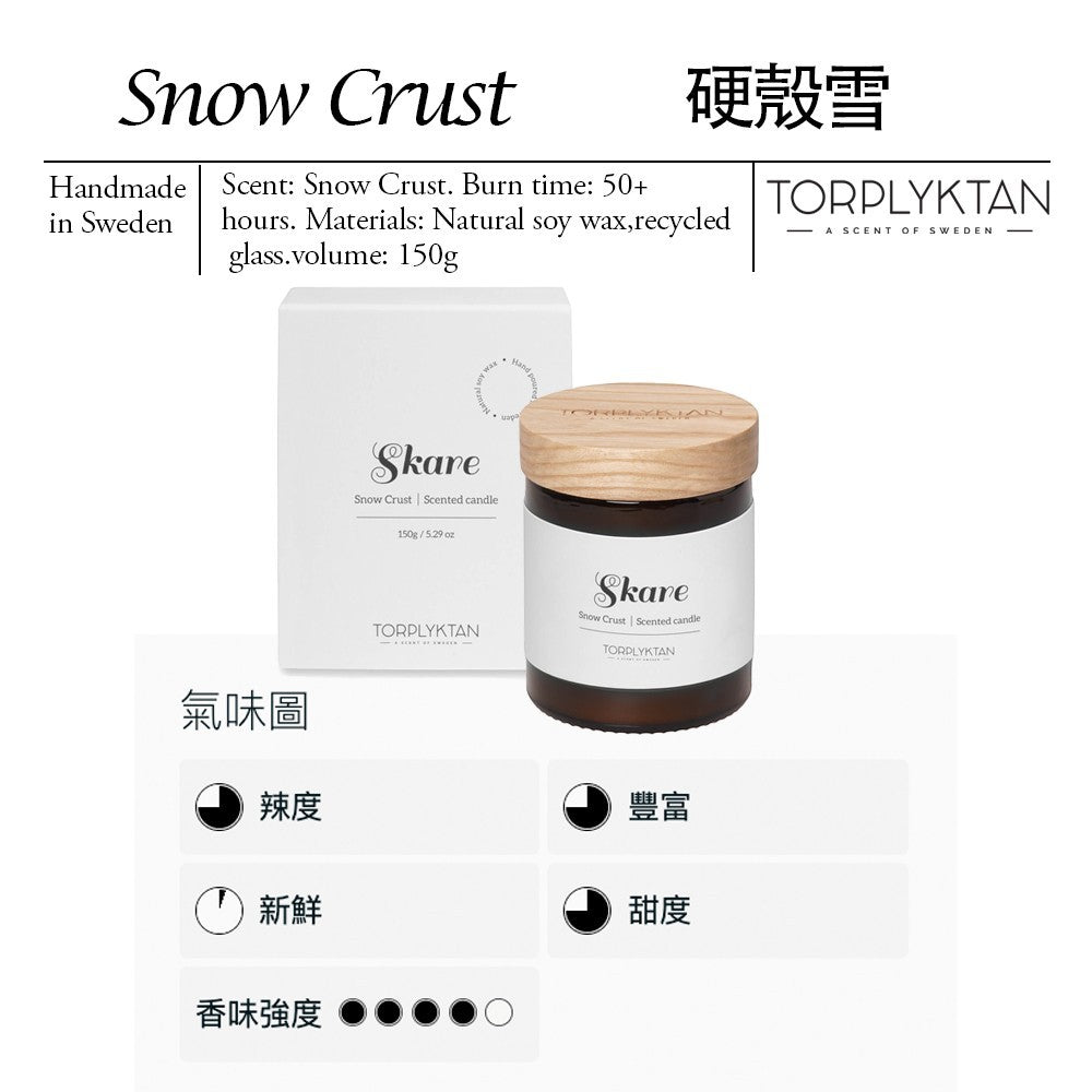 aelgmark Snow Crust scented candle in recycled glass with wooden lid, 150g, notes of cinnamon, mint, and bergamot.