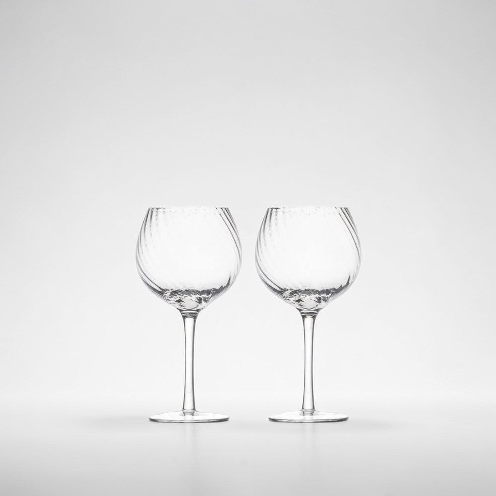 aelgmark set of 2 clear glass wine glasses with swirling texture and stemmed base, 470ml capacity.