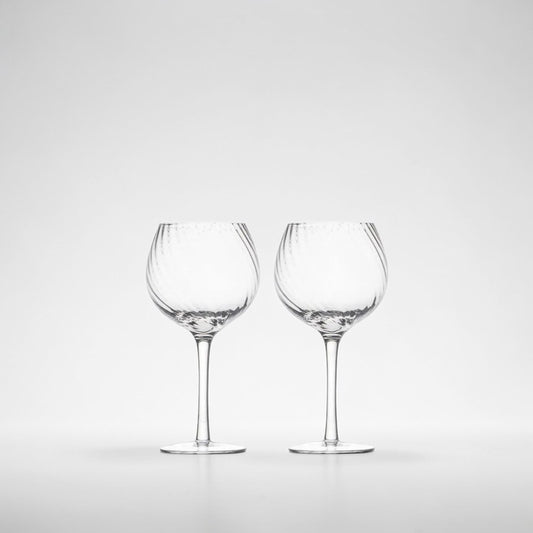aelgmark set of 2 clear glass wine glasses with swirling texture and stemmed base, 470ml capacity.