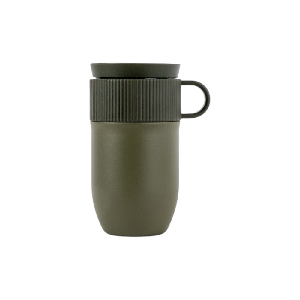 aelgmark Ted travel mug in dark green recycled stainless steel with ribbed lid and handle. Features 360-degree drinking spout.