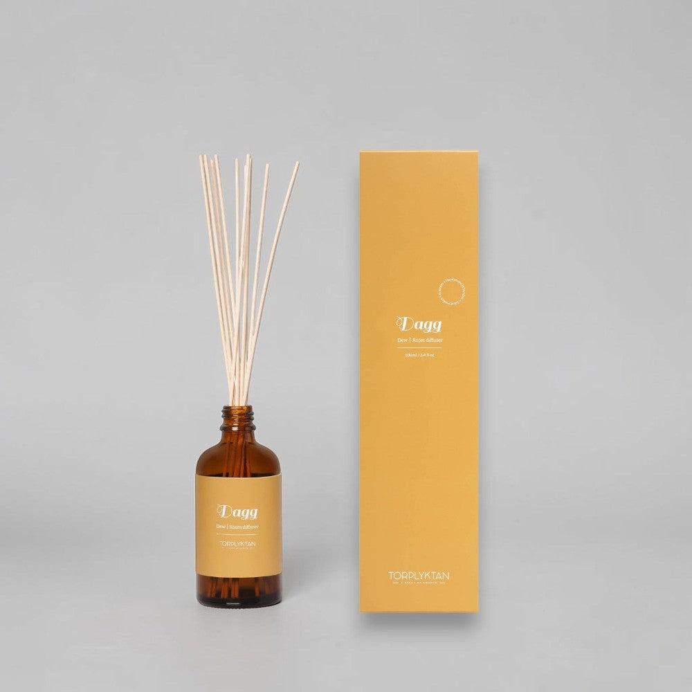aelgmark Torplyktan Dew room diffuser with pine needle, grapefruit, and lemon scent in amber glass bottle with reeds.