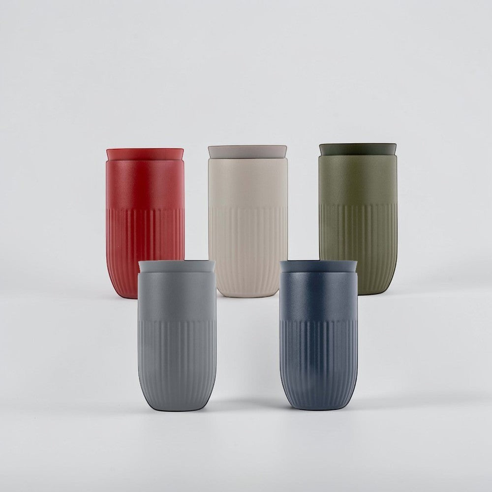aelgmark Tova travel mug in red, beige, olive green, grey, and navy. Features ribbed design and 360-degree drinking lid.