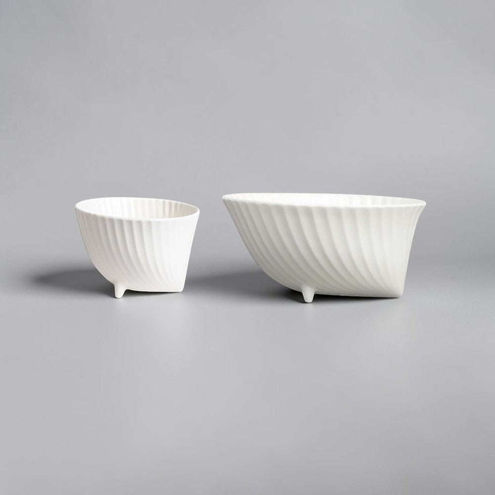 Aelgmark Frances white shell-shaped ceramic bowl with ribbed texture and three small feet, perfect for sauces or desserts.