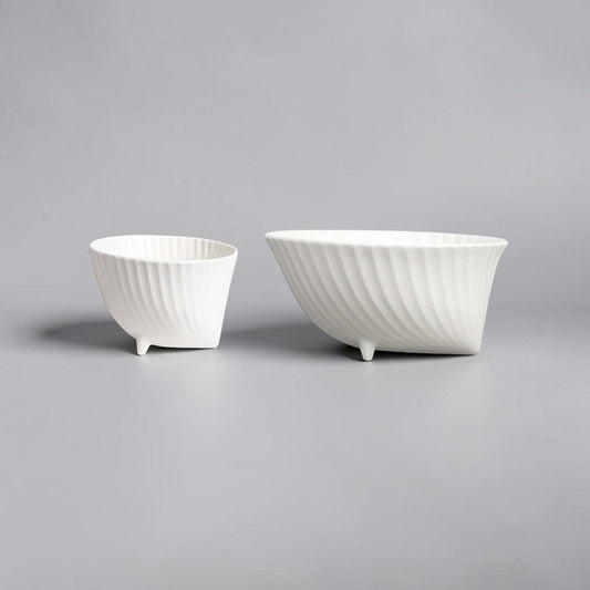 Aelgmark Frances white shell-shaped ceramic bowl with ribbed texture and three small feet, perfect for sauces or desserts.